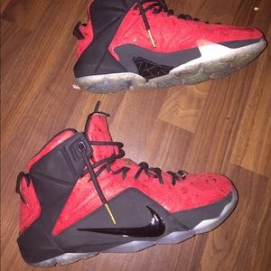 Lebron 12 size 8.5 suede